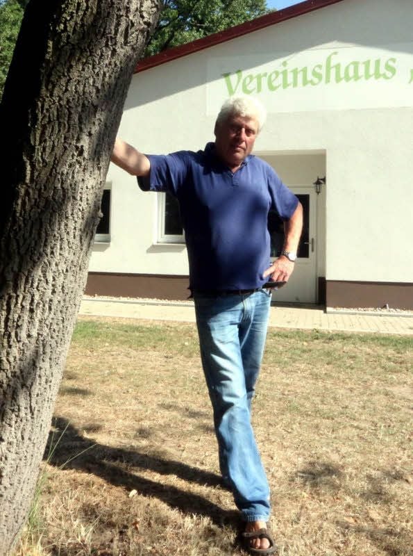 Noch ist es ruhig um Georg Cieplik am Vereinshaus an der Rieke in Premsendorf. Ab Freitag wird das hier ganz anders aussehen.