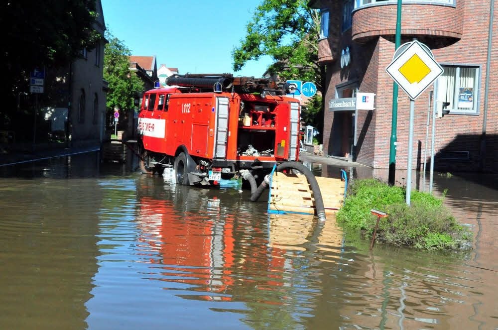 Feuerwehreinsatz in Uichteritz beim Hochwasser 2013