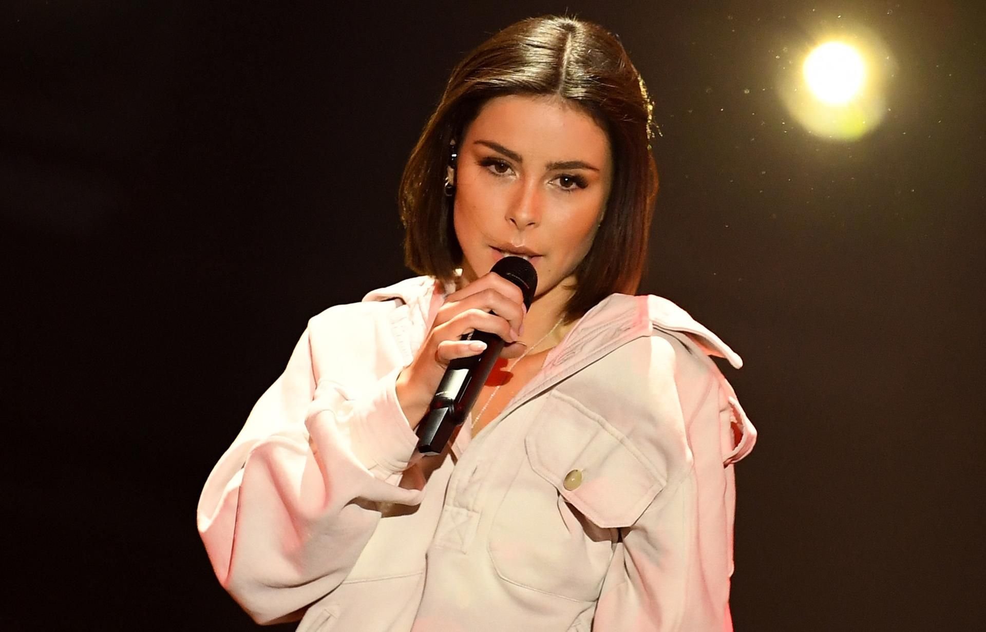 Sängerin Lena Meyer-Landrut ist bei einem Konzert ein kleines Malheur passiert.