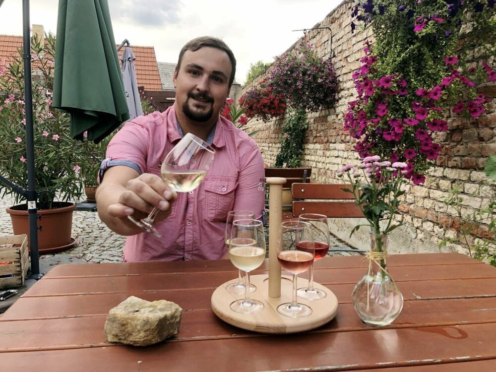 Patrick Gaudig freut sich, seinen Besuchern auch das neue Weinkarussell präsentieren zu können.