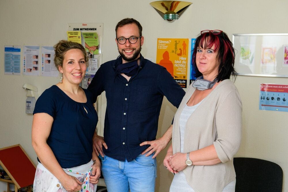 Naomi Birkner (l.), Martin Haupt und Cornelia Rupp sind drei der insgesamt acht Mitarbeiter der sozialen Beratungsstelle des Internationalen Bundes (IB) am Jakobsring.