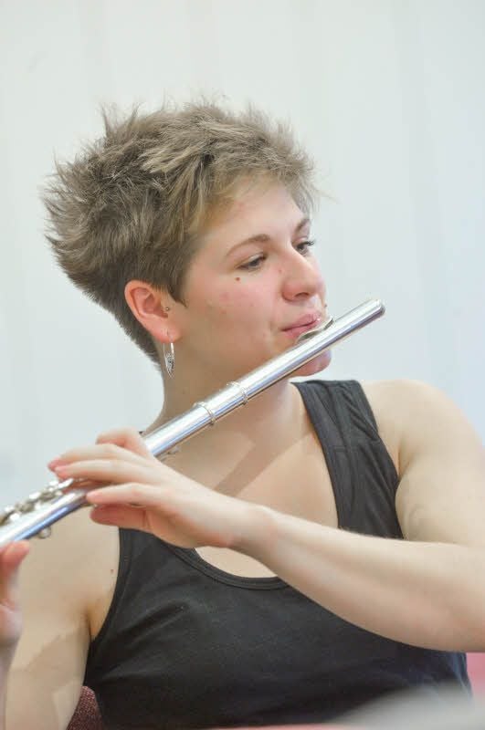 Katharina Huber mit der Querflöte.