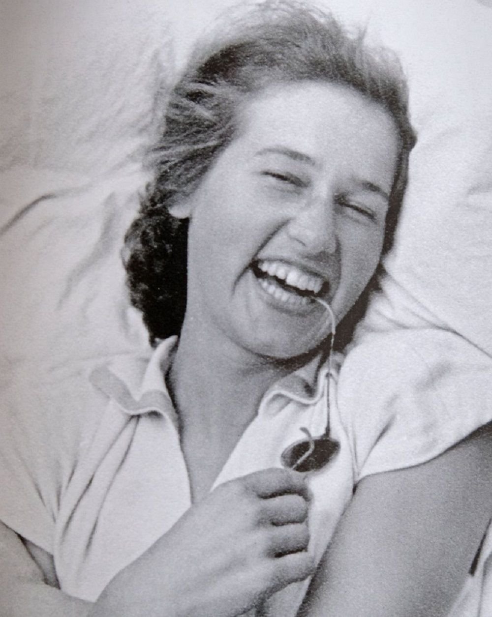 Olga Raue - damals noch unter ihrem Mädchennamen Karalus bekannt - während einer Ferienreise 1953