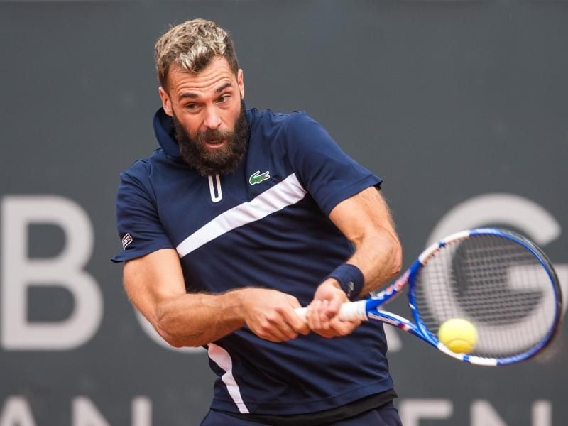 Benoit Paire gab in Hamburg erschöpft auf. Foto: Daniel Bockwoldt/dpa