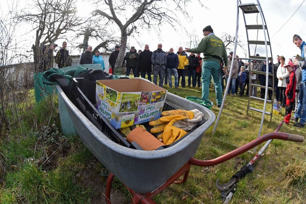 Das Interesse an der Veranstaltung im Gartenverein Klopstockstraße 1946 e. V. in Aschersleben ist groß. Sie wurde vom Regionalverband der Kleingärtner und dem Fachdienst Natur und Umwelt der Kreisverwaltung organisiert.