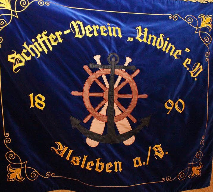 Die Fahne des Schiffervereins durfte natürlich nicht fehlen.