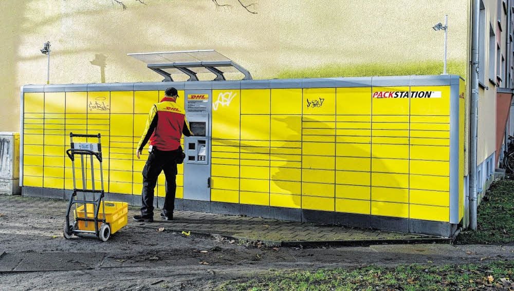 An dieser DHL-Paketstation in Potsdam war eine Paketbombe aufgegeben worden. Adressat war eine Potsdamer Apotheke.