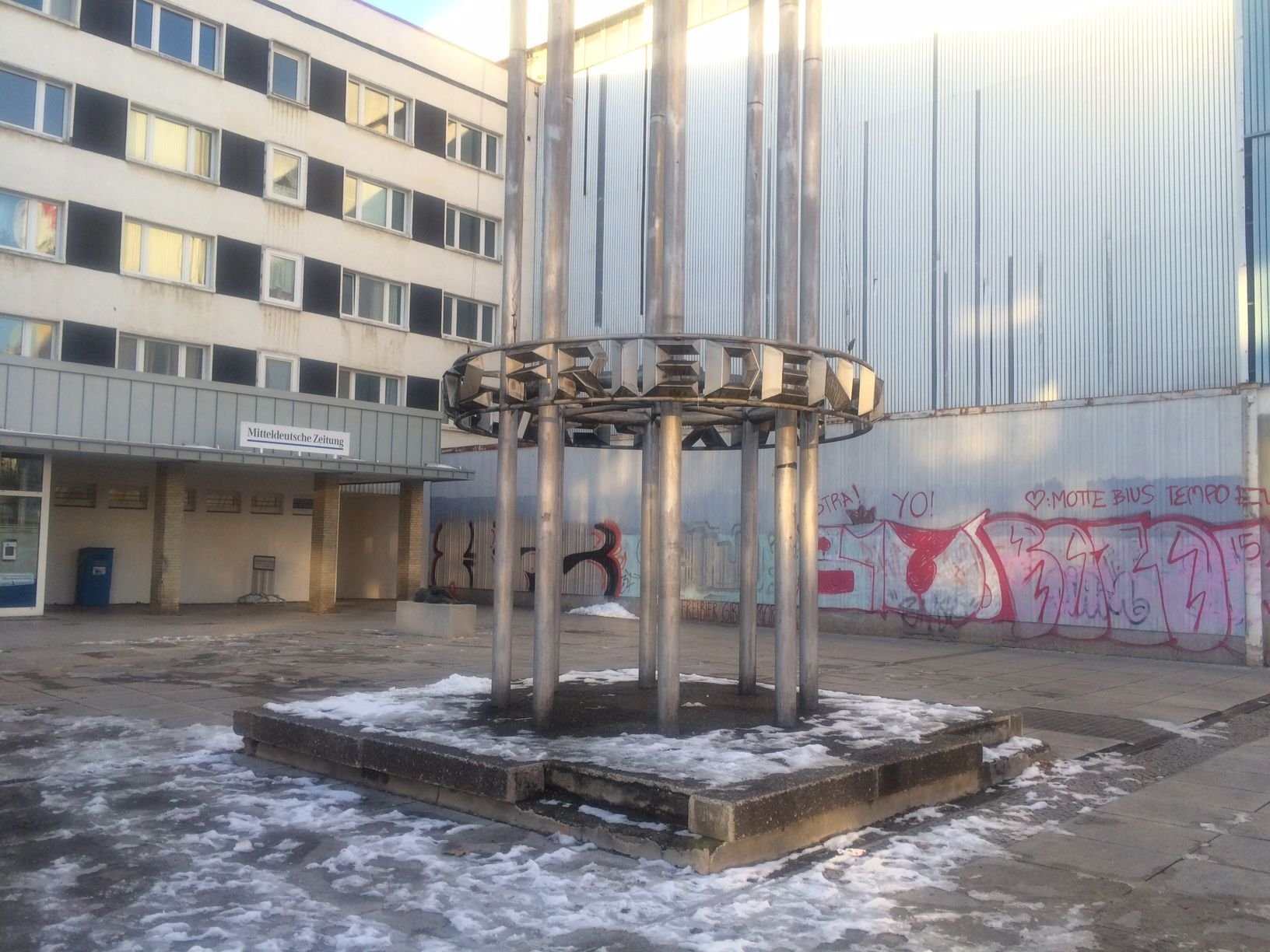 Das Friedensdenkmal an der Museumskreuzung