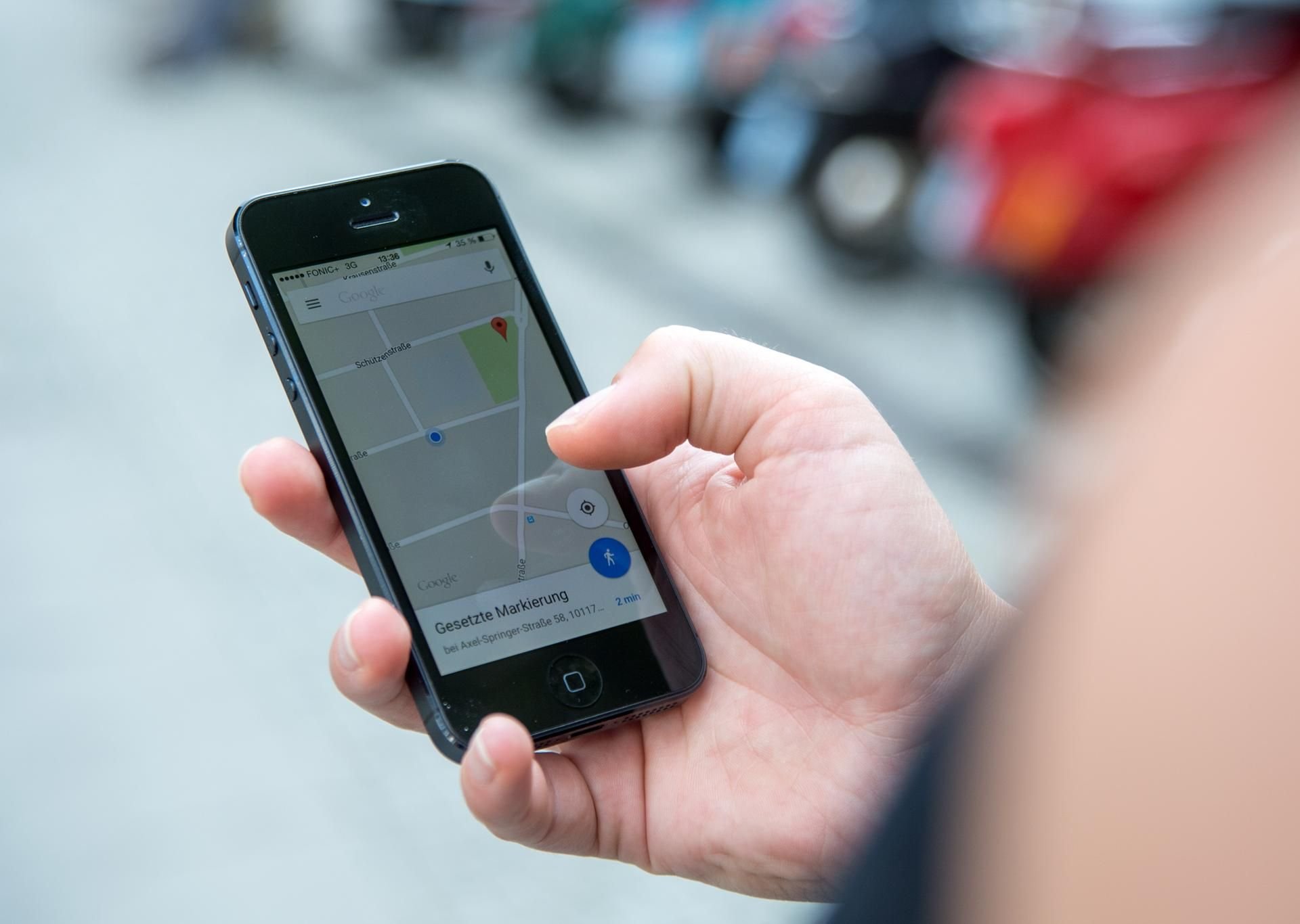 Bei „Google Maps“ kann man sich schon in vielen Städten anzeigen lassen, wie voll der Bus ist.