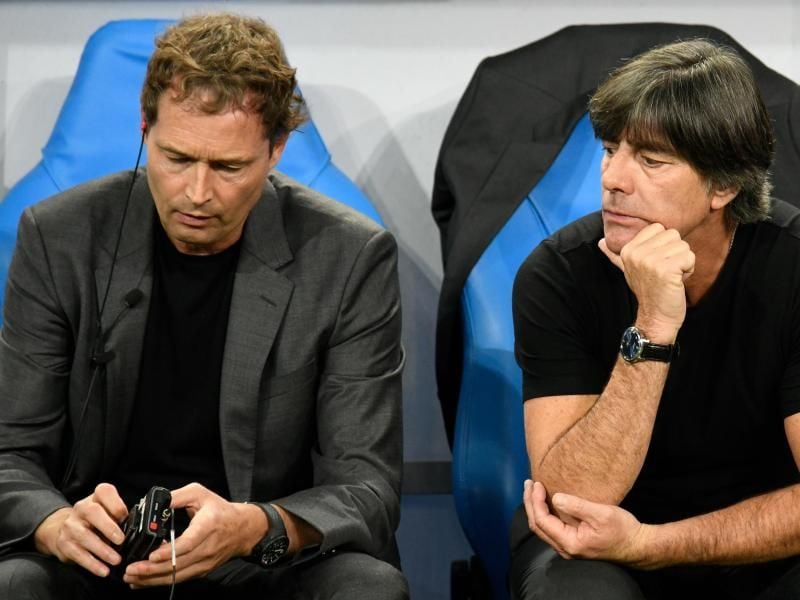 Marcus Sorg (l) rückt für zwei Spiele für den fehlenden Joachim Löw in die Chefrolle beim DFB-Team. Foto: Ina Fassbender