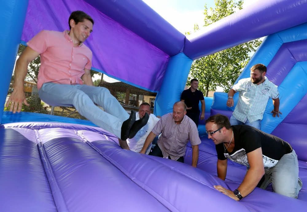 Selbst die Väter hatten beim Kinderfest ihren Spaß.