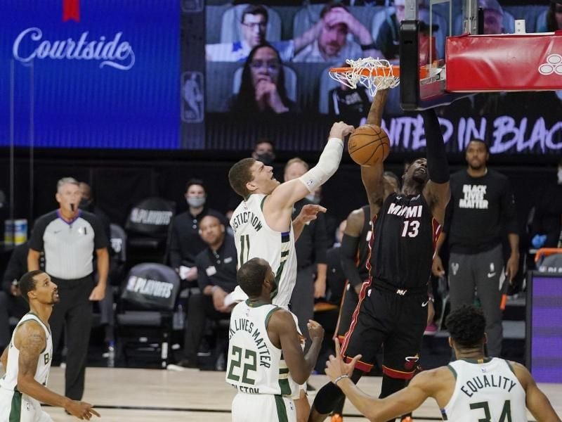 Nach einer 100:115 gegen die Miami Heat liegen die Bucks in der Halbfinalserie der Eastern Conference mit 0:3 zurück. Foto: Mark J. Terrill/AP/dpa