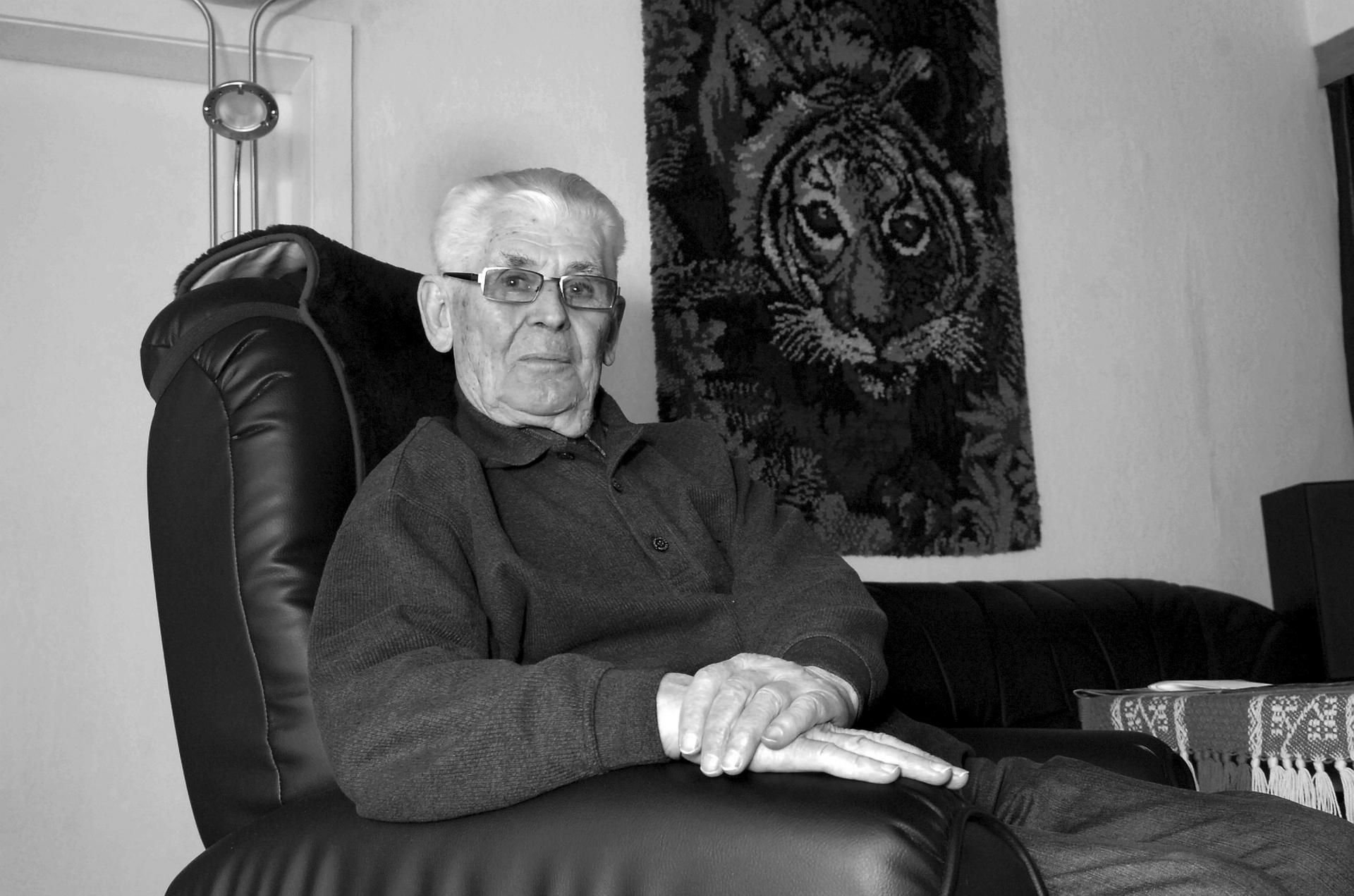 Rudi Böhnstedt, geboren am 26. März 1926, war am 14. Dezember 2018 gestorben. Die Trauerfeier fand am 11. Januar 2019 statt.