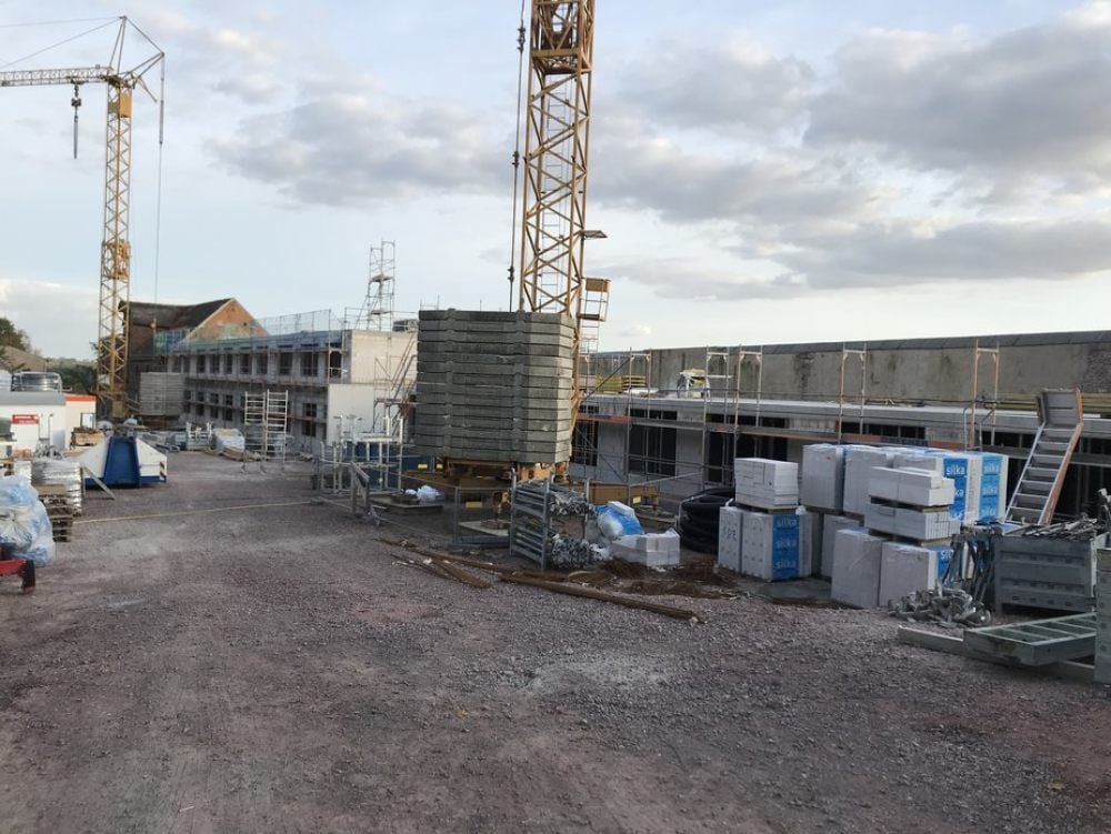 Der Rohbau des neuen Unterrichtsgebäudes für das Burggymnasiums kommt voran.