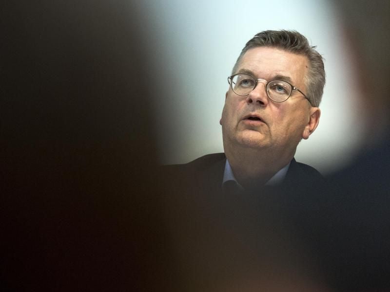 Der Rücktritt von Reinhard Grindel als Präsident des DFB findet international Beachtung. Foto: Federico Gambarini/dpa
