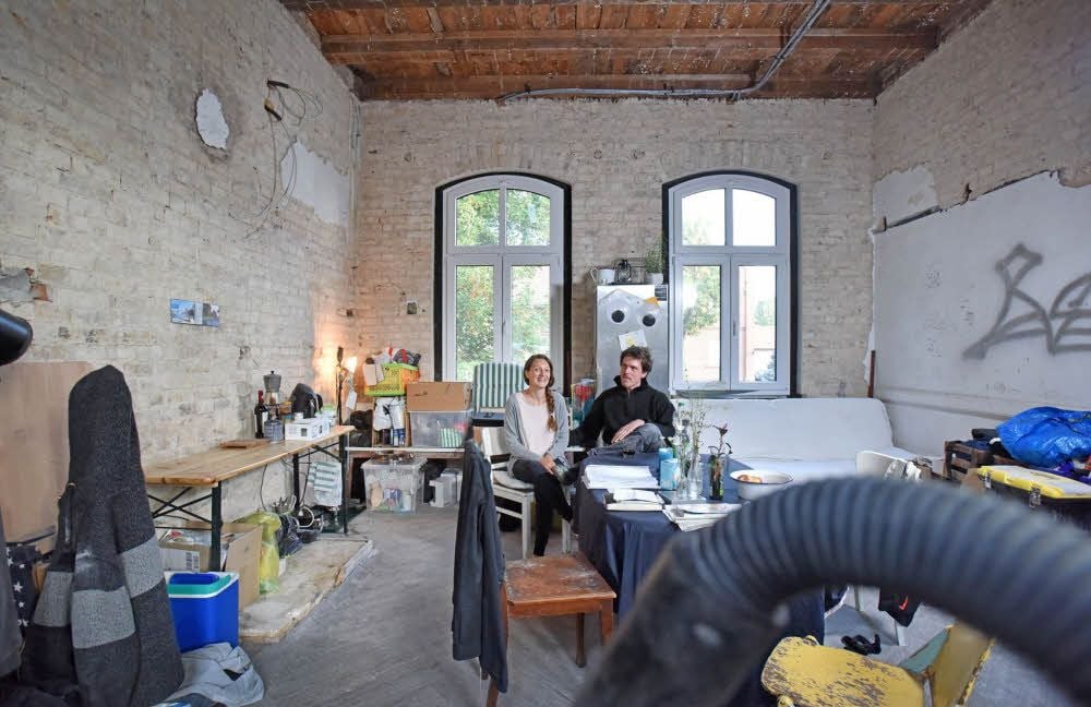 Das Wohnzimmer war einst die Bahnhofs-Wartehalle.