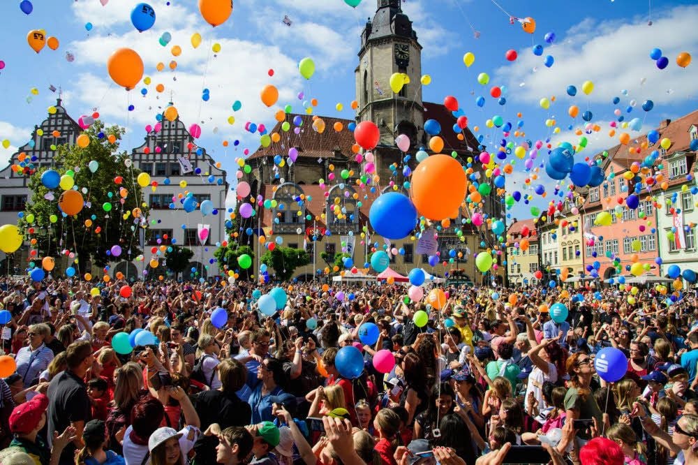 „Soll das wirklich der letzte Luftballonstart zum Kirschfest sein?“, fragten sich viele am Freitag auf dem Markt. Doch seitens der Stadtverwaltung erfolgte die Rolle rückwärts: Die Ballons bleiben den Kindern auch in Zukunft erhalten.