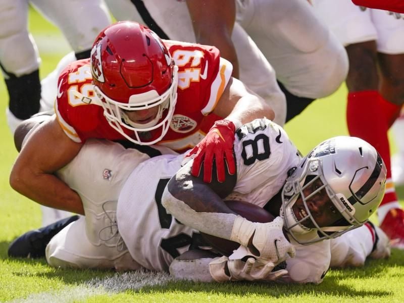 Josh Jacobs von den Las Vegas Raiders erzielt einen 7-Yard-Touchdown-Lauf. Foto: Charlie Riedel/AP/dpa
