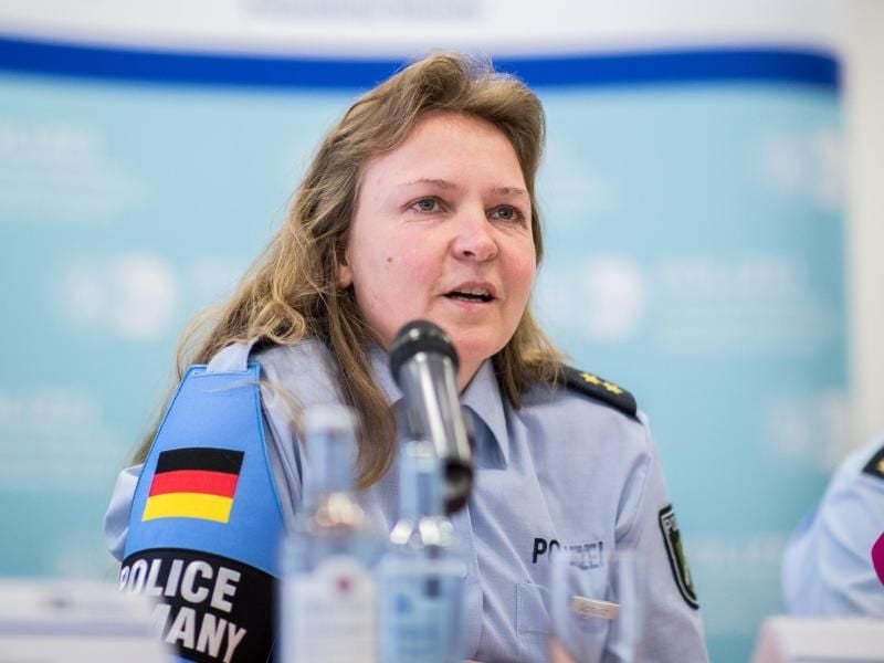 Heike Schultz ist die Leiterin einer Delegation aus sechs Beamten der deutschen Polizei für die Fußball WM. Foto: Marcel Kusch