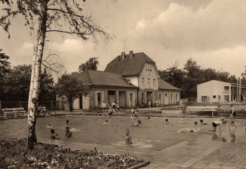In dem markanten Gebäude haben schon mehrere Schwimmmeister gewohnt.
