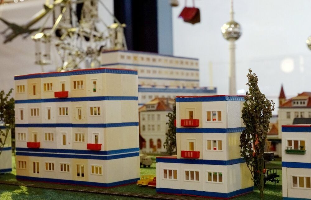 Großblockweise im Kleinformat. Hier auf der Modellbahnanlage des DDR-Spielzeugmuseums.