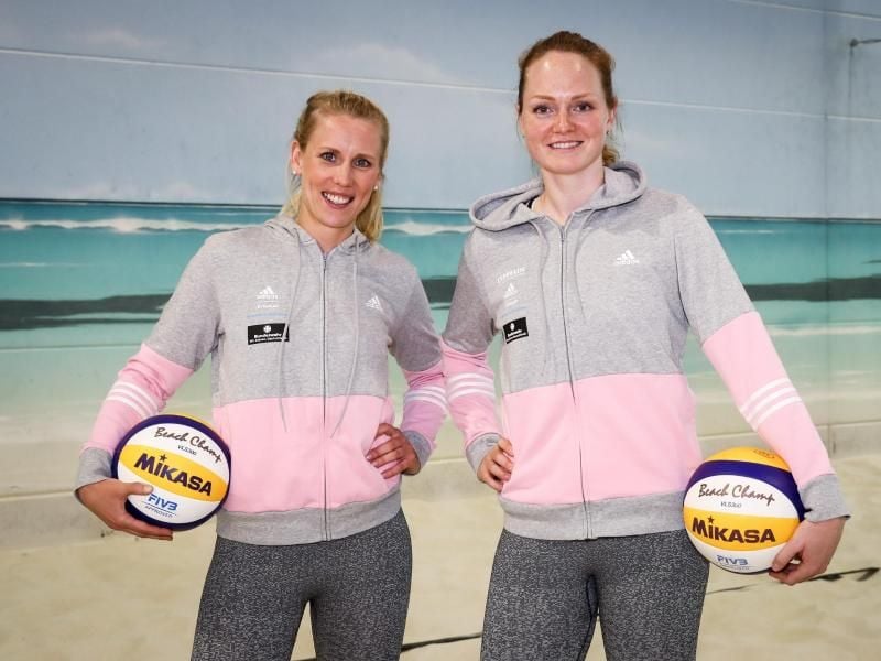 Borger und Sude (r) wurden ihrer Favoritenrolle beim Auftakt der deutschen Beachvolleyball-Tour gerecht. Foto: Christian Charisius