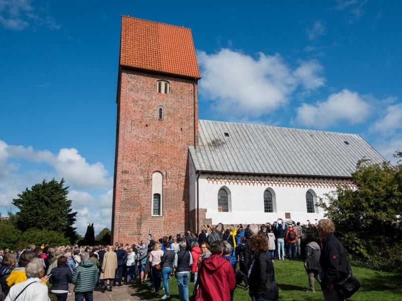 In der Seefahrerkirche St. Severin haben Guido Maria Kretschmer und Frank Mutters geheiratet. Foto: Daniel Bockwoldt