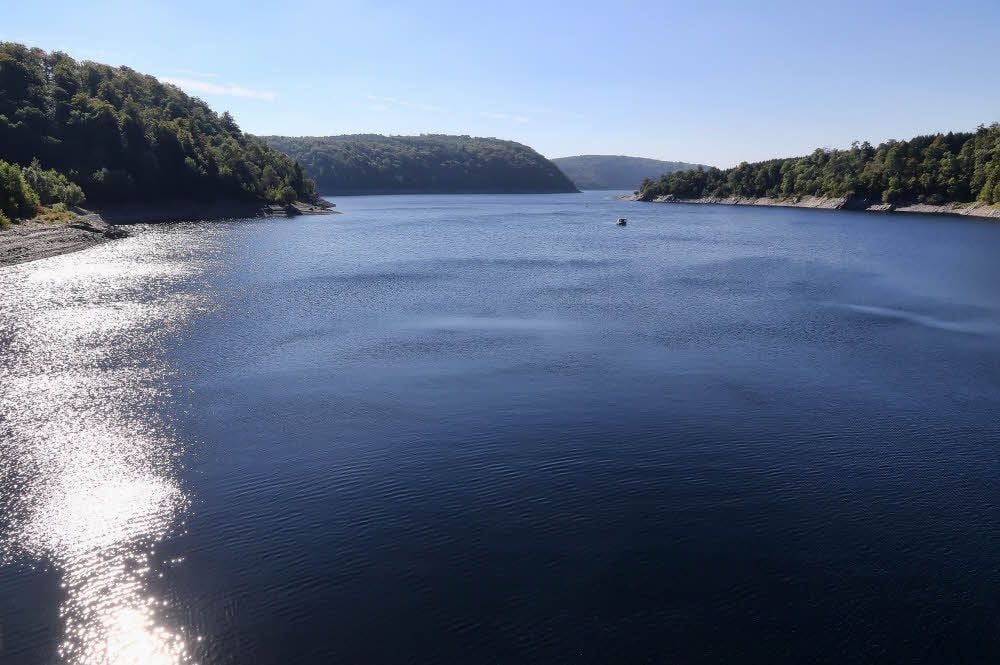 Die Rappbodetalsperre im Harz hat ein Fassungsvermögen von 109 Millionen Kubikmetern Wasser. Zurzeit ist sie noch zu drei Vierteln gefüllt.