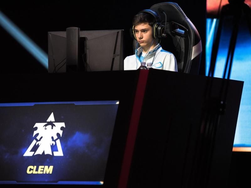 Clem, hier im Jahr 2019, hat seinen ersten großen Titel in Starcraft 2 gewonnen. (Archivbild). Foto: Dreamhack/dpa