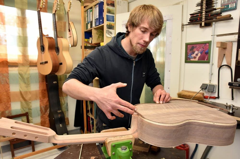 Beim Bau der Gitarren muss Christian Meyer Maßarbeit an den Tag legen. Sie wollen den Film zum Beitrag sehen?