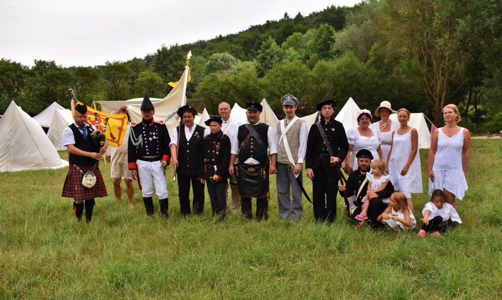 Leben wie um 1813 - die Mitglieder der Bad Bibraer Interessengruppe „Historisches Biwak-Leben 1813“ verbringen eine Urlaubswoche im Biwak in Thalwinkel.