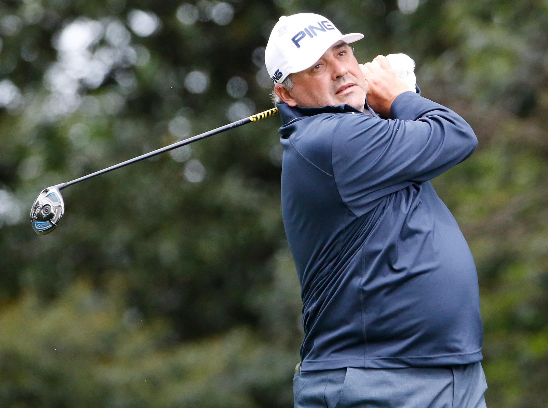 Der argentinische Profi-Golfer Angel Cabrera beim Abschlag.
