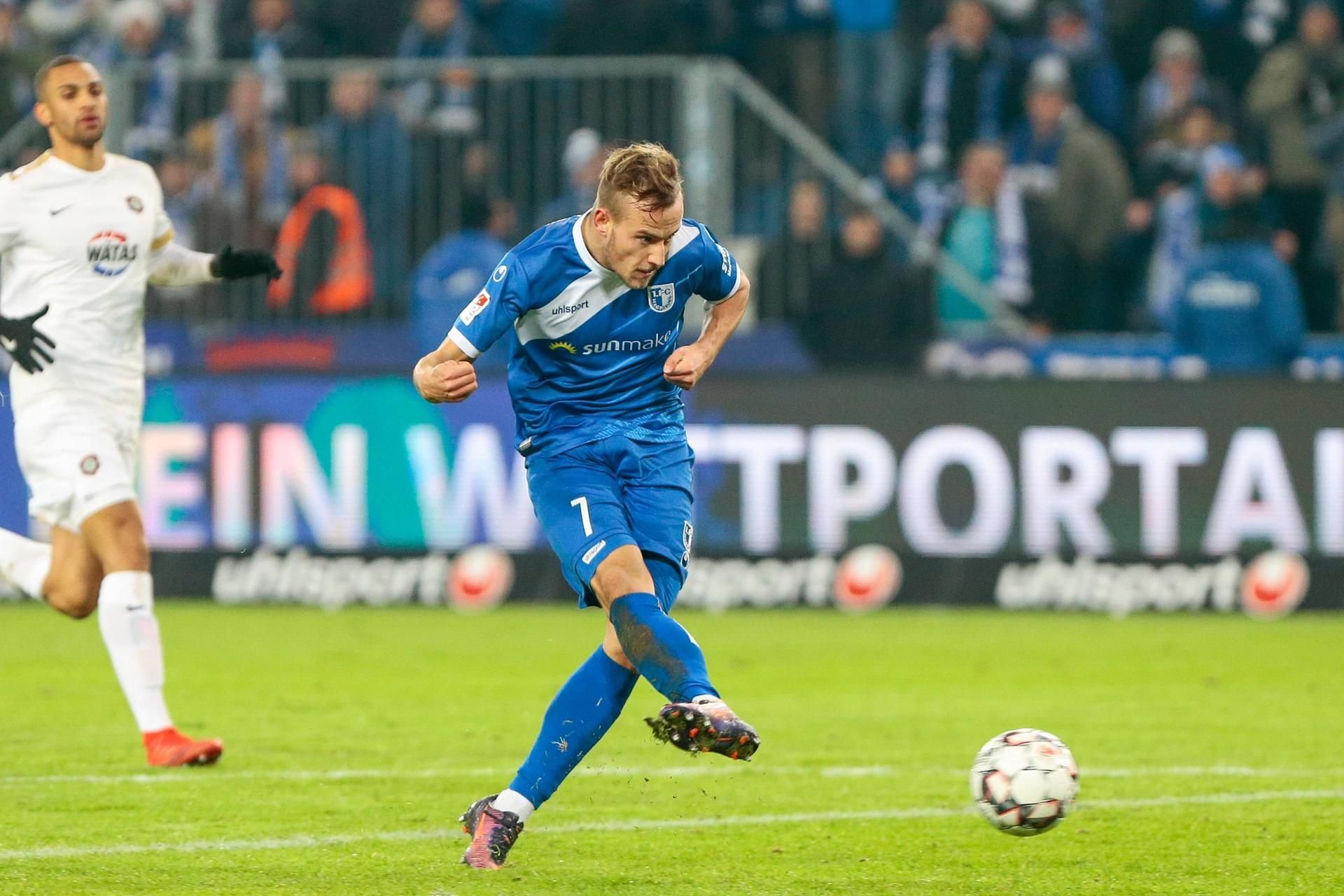 Eiskalt vollendet: Magdeburgs Felix Lohkemper trifft in dieser Szene zum 1:0 gegen Aue.