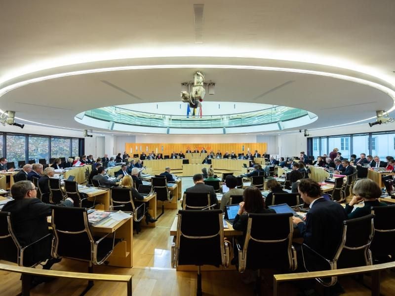 Der hessische Landtag während einer Plenarsitzung. Foto: Silas Stein/Archiv