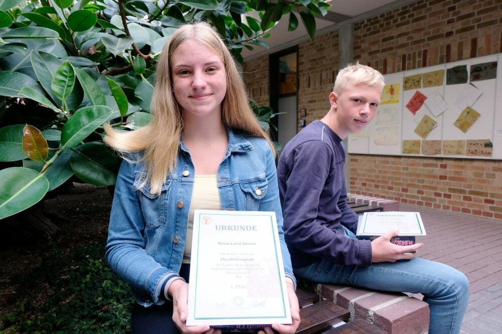 Anna-Lena Simon und Alrik Fritzsche haben die Physik-Olympiade am Jessener Gymnasium gewonnen.