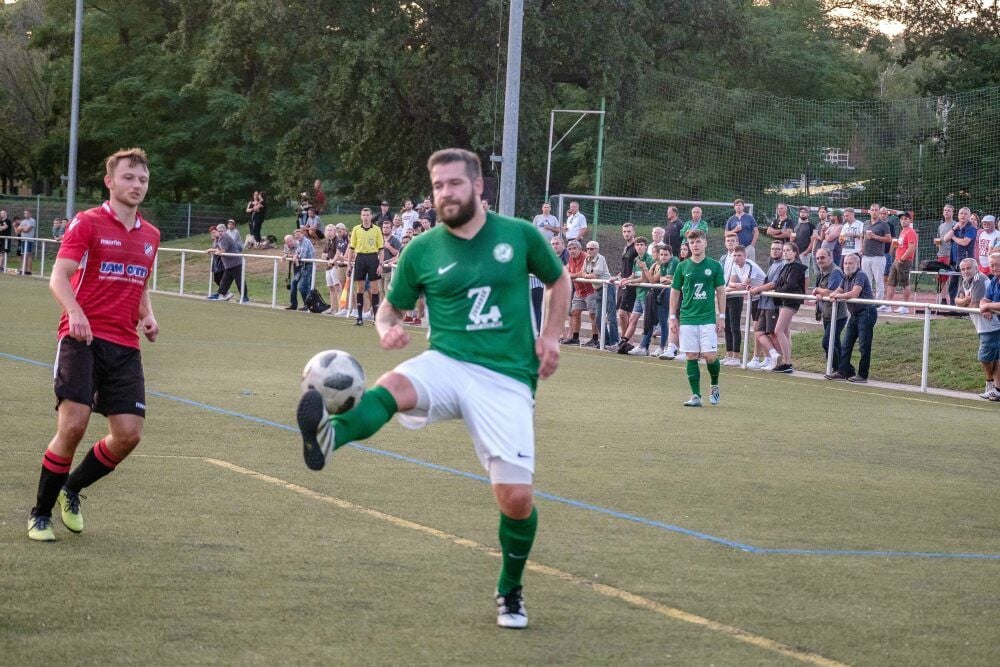 Der Piesteritzer Michael Müller mit perfekter Ballannahme im gegnerischen Strafraum