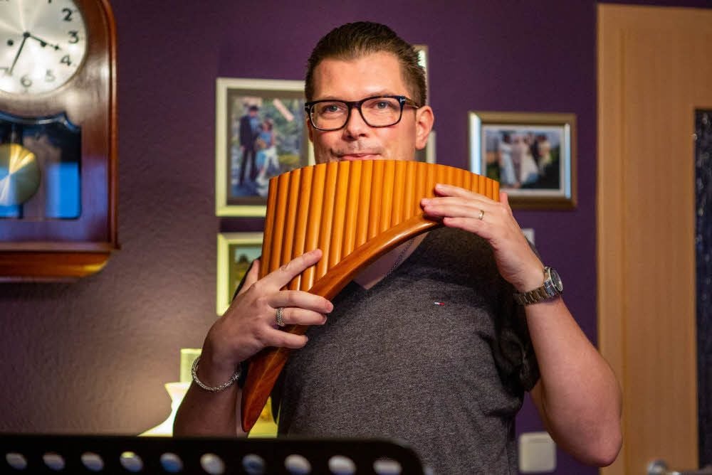 Die Panflöte sei die kleine Schwester der Orgel, erzählt Daniel Jonderko.