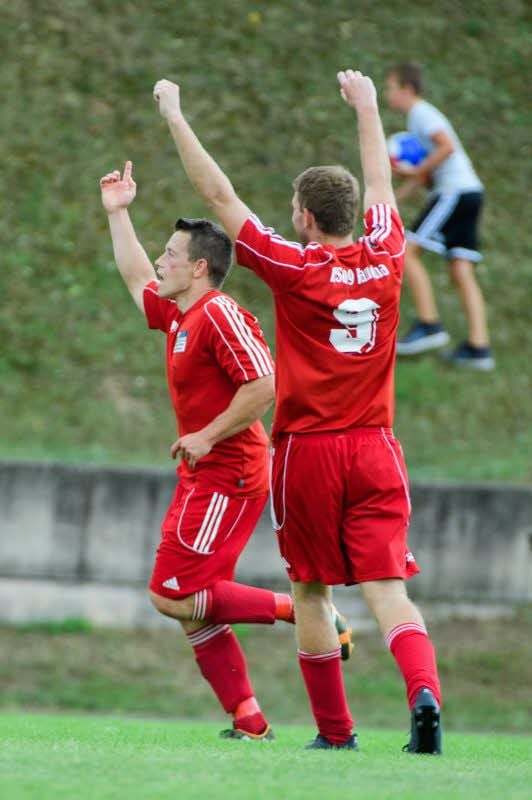 Spiel gedreht: Alexander Saal (r.), der zuvor zum 3:3 getroffen hatte, jubelt mit Siegtorschütze Steven Walther.