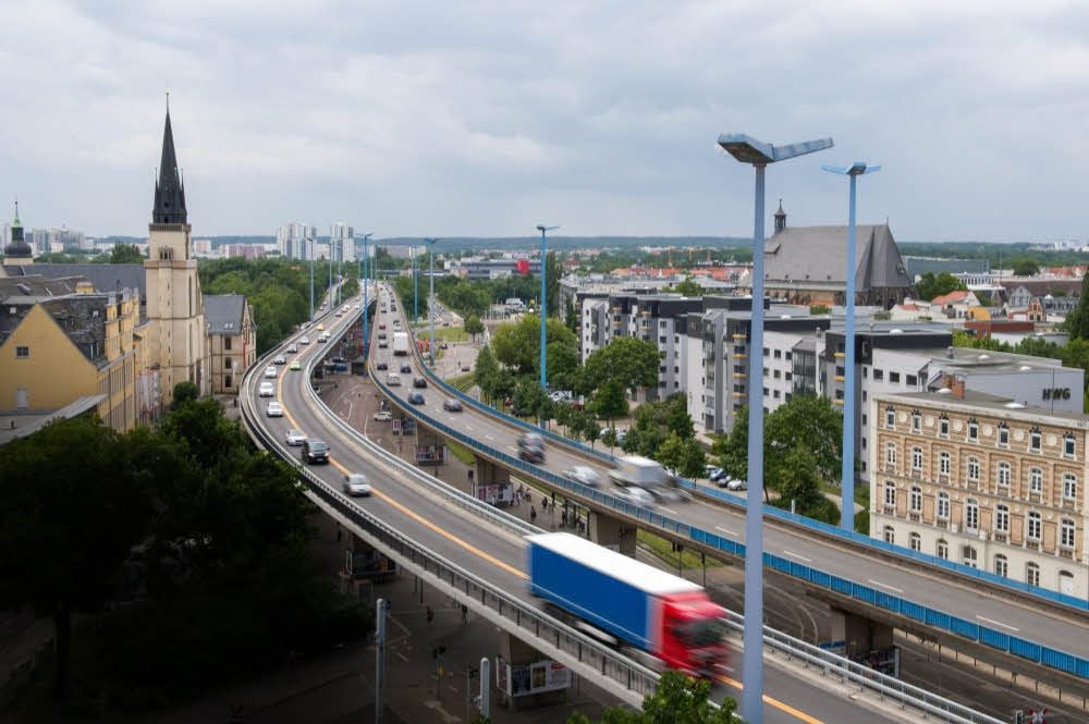 Die Hochstraße in Halle verbindet die Neustadt mit der Altstadt.