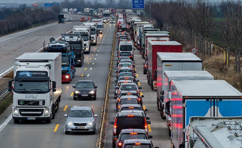 Hohe Verkehrsdichte - im Saalekreis gibt es eine hohe Fahrzeugdichte.