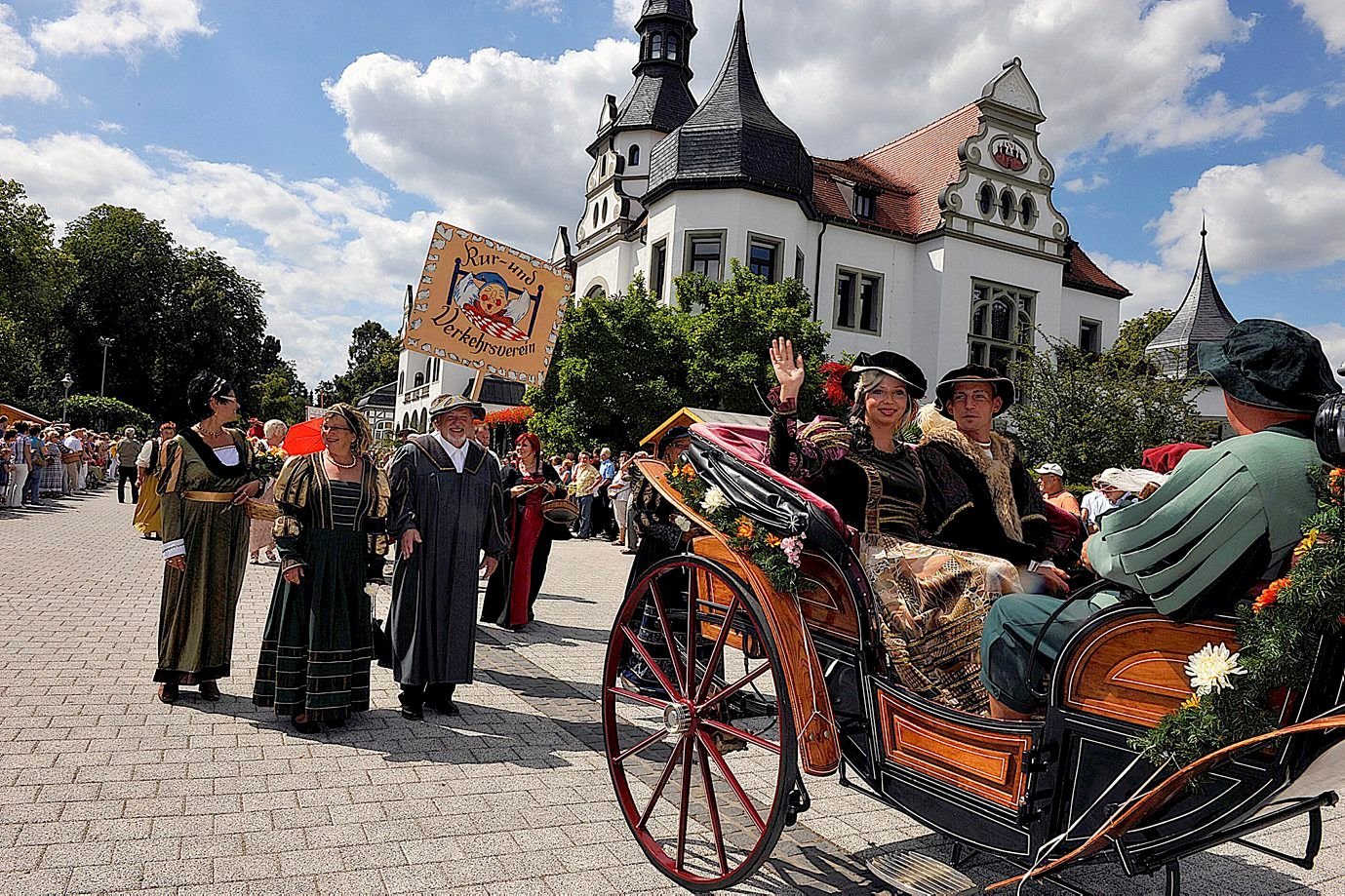 Der Umzug mit dem Fürstenpaar und seinem Gefolge (hier ein Archivbild von 2012) darf auf keinem Margarethenfest in Bad Schmiedeberg fehlen.