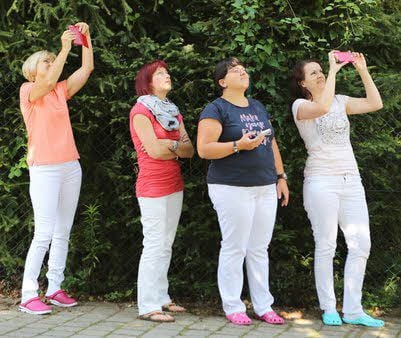 Das Team des Zentrums hält den Augenblick im Foto fest.