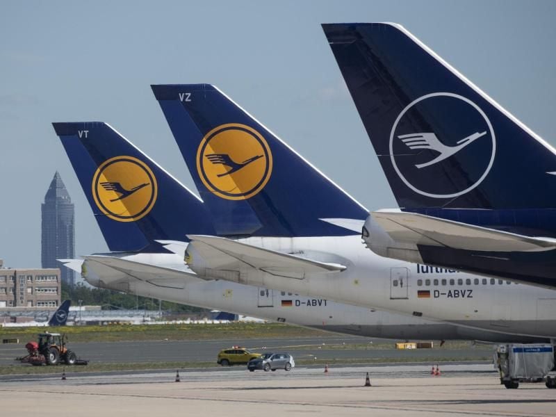 Stillgelegte Passagiermaschinen der Lufthansa. Foto: Boris Roessler/dpa