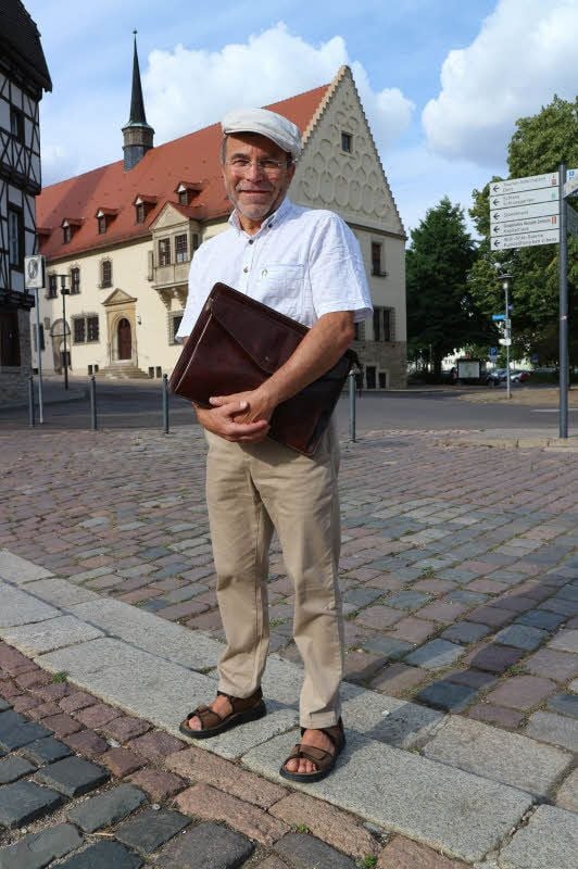 Mit Mütze, ohne Parteibuch: Roland Striegel ist neuer Ratschef.