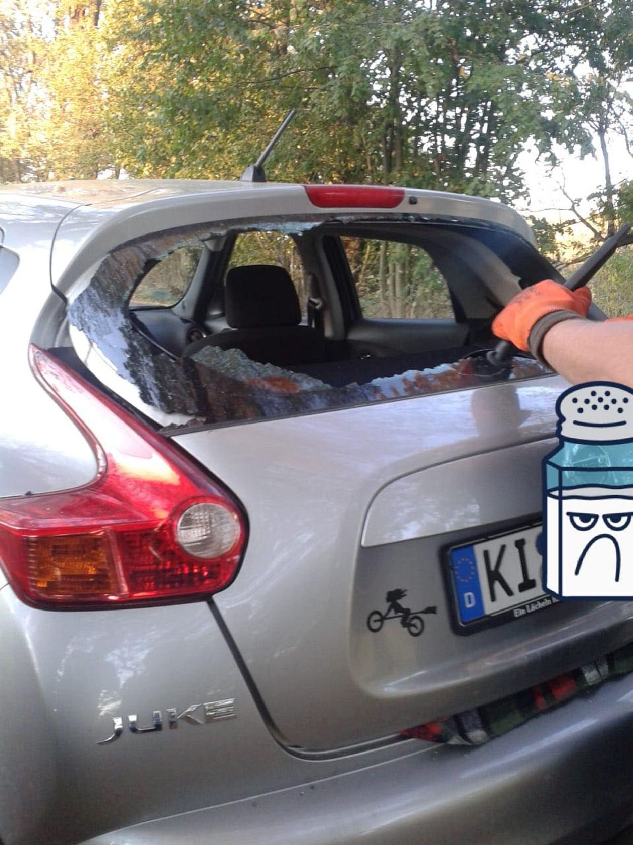 Kurz nachdem sie ihr Auto auf dem Parkplatz Köthener Hütte bei Mägdesprung abgestellt hatten, fanden sie es aufgebrochen wieder.