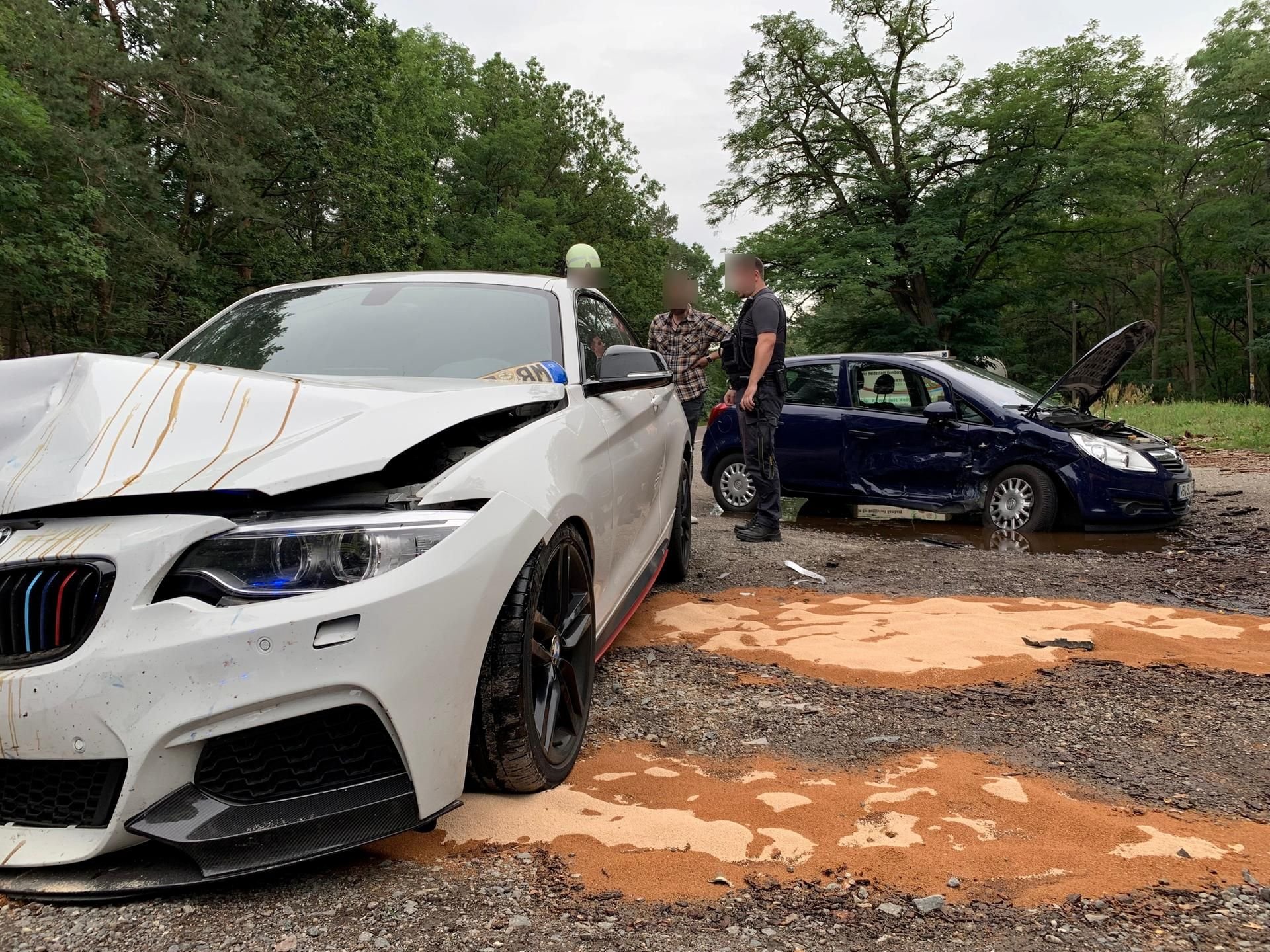 Eine 25-jährige Frau erlitt bei dem Unfall auf der B2 schwere Verletzungen.