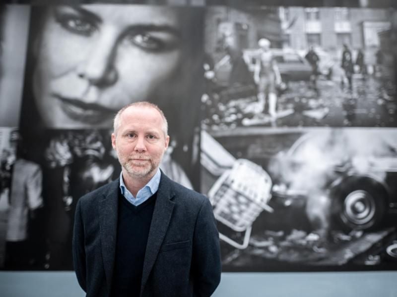 Felix Krämer, Generaldirektor im Museum Kunstpalast, in der Lindbergh-Ausstellung. Foto: Fabian Strauch/dpa