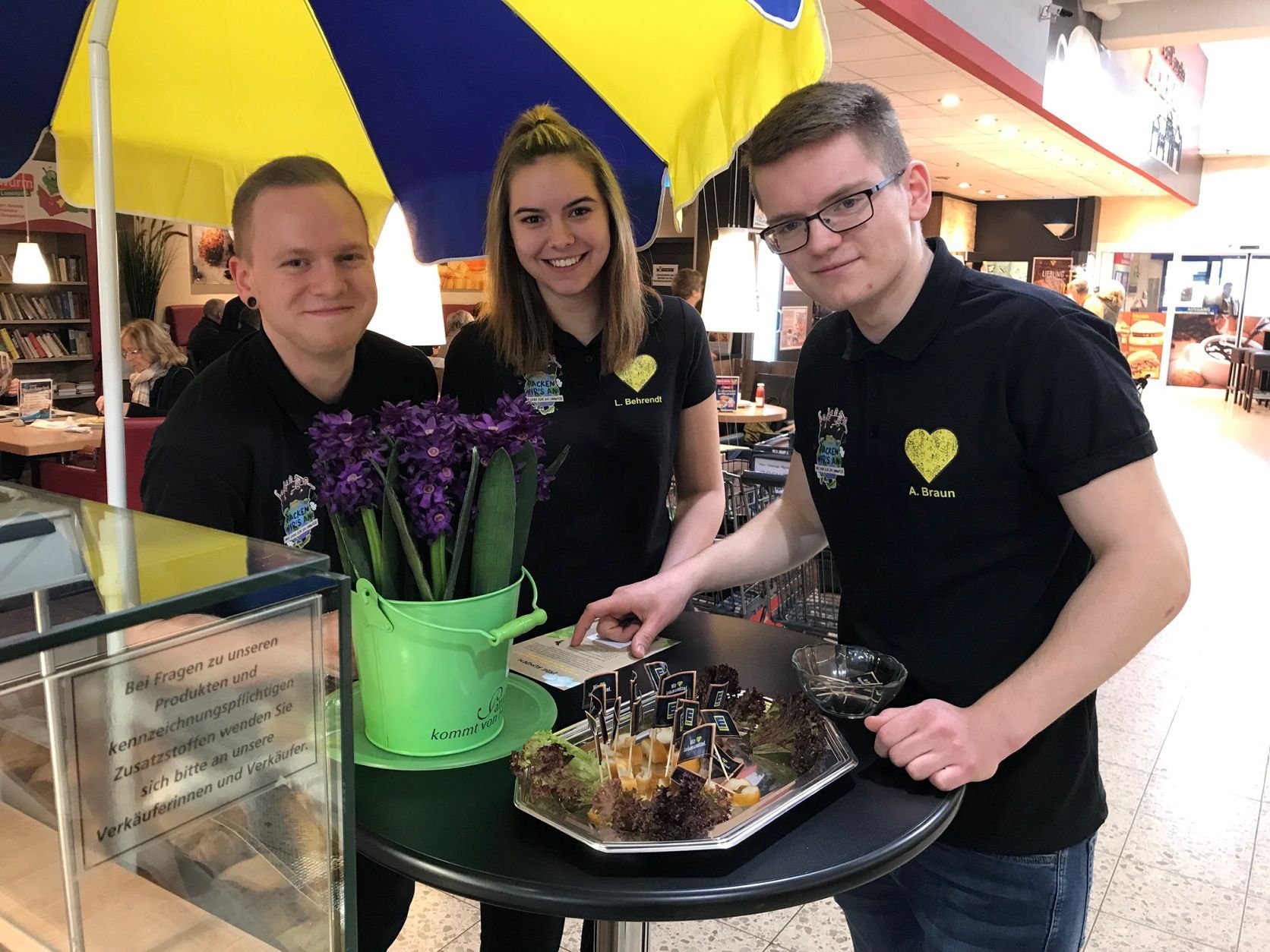 Tim Apel, Lena Behrendt und Alexander Braun (von links) an ihrem Sonderstand.