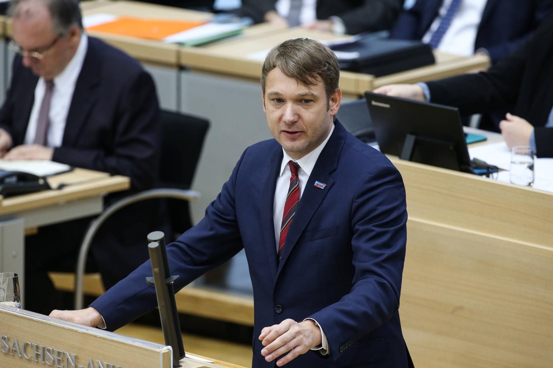 Fraktionsvorsitzender Andre Poggenburg (AfD) spricht im Landtag Sachsen-Anhalts in Magdeburg.