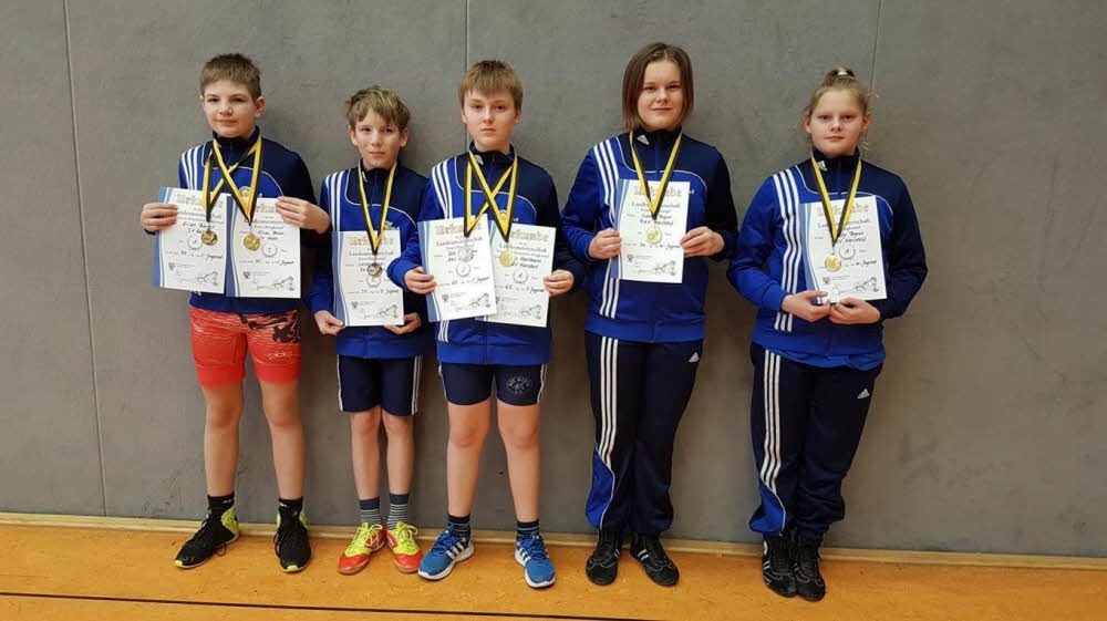 Elias Bärnt (v.l.), Lucas Beyer, Felix Hartmann sowie Sidney und Ashley Bogun sind mit sechs Gold- und zwei Silbermedaillen heimgekehrt.
